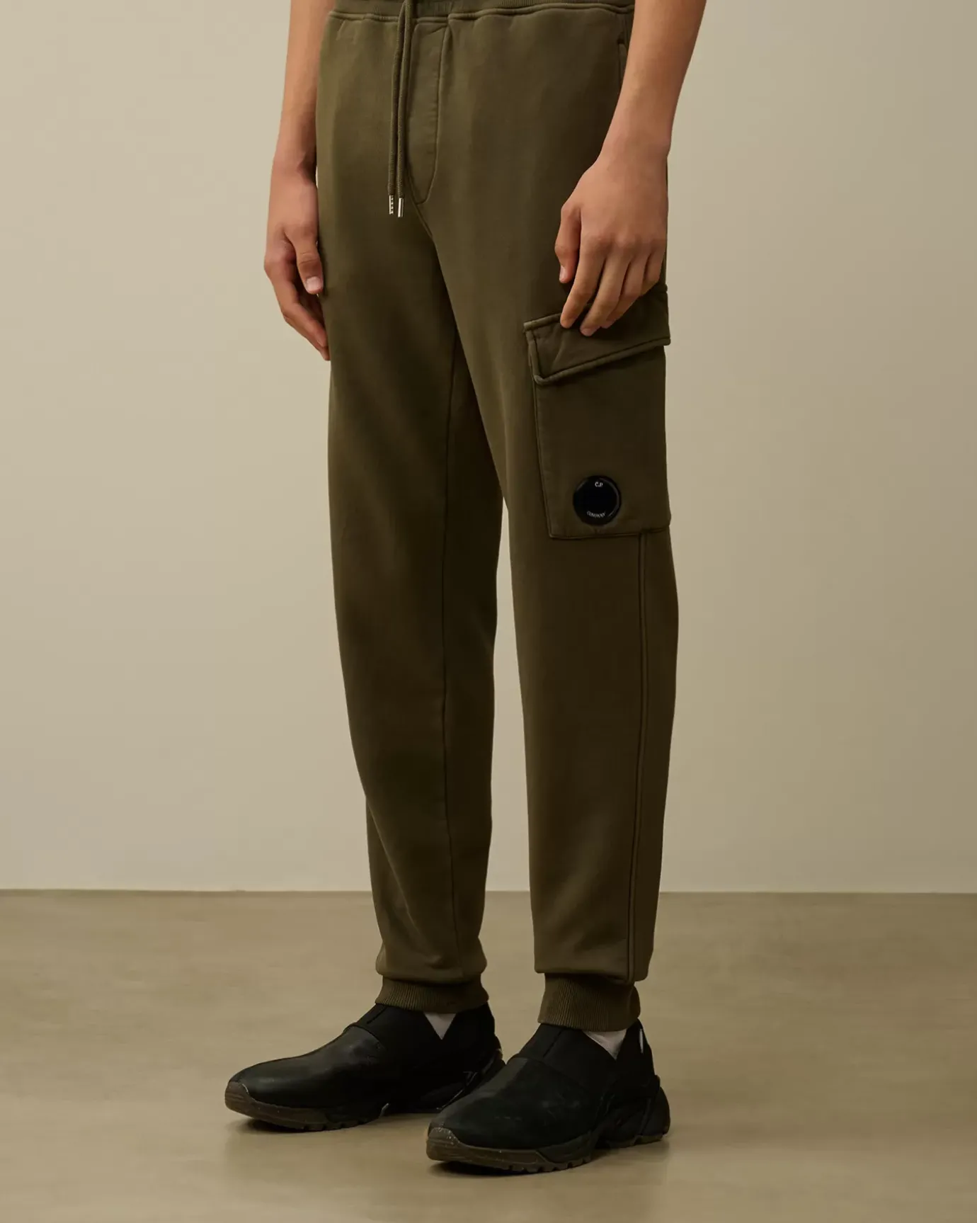 Tracksuits & Shorts<C.P. Company Brushed and Emerized Diagonal Fleece Cargo Sweatpants Grape Leaf – Green
