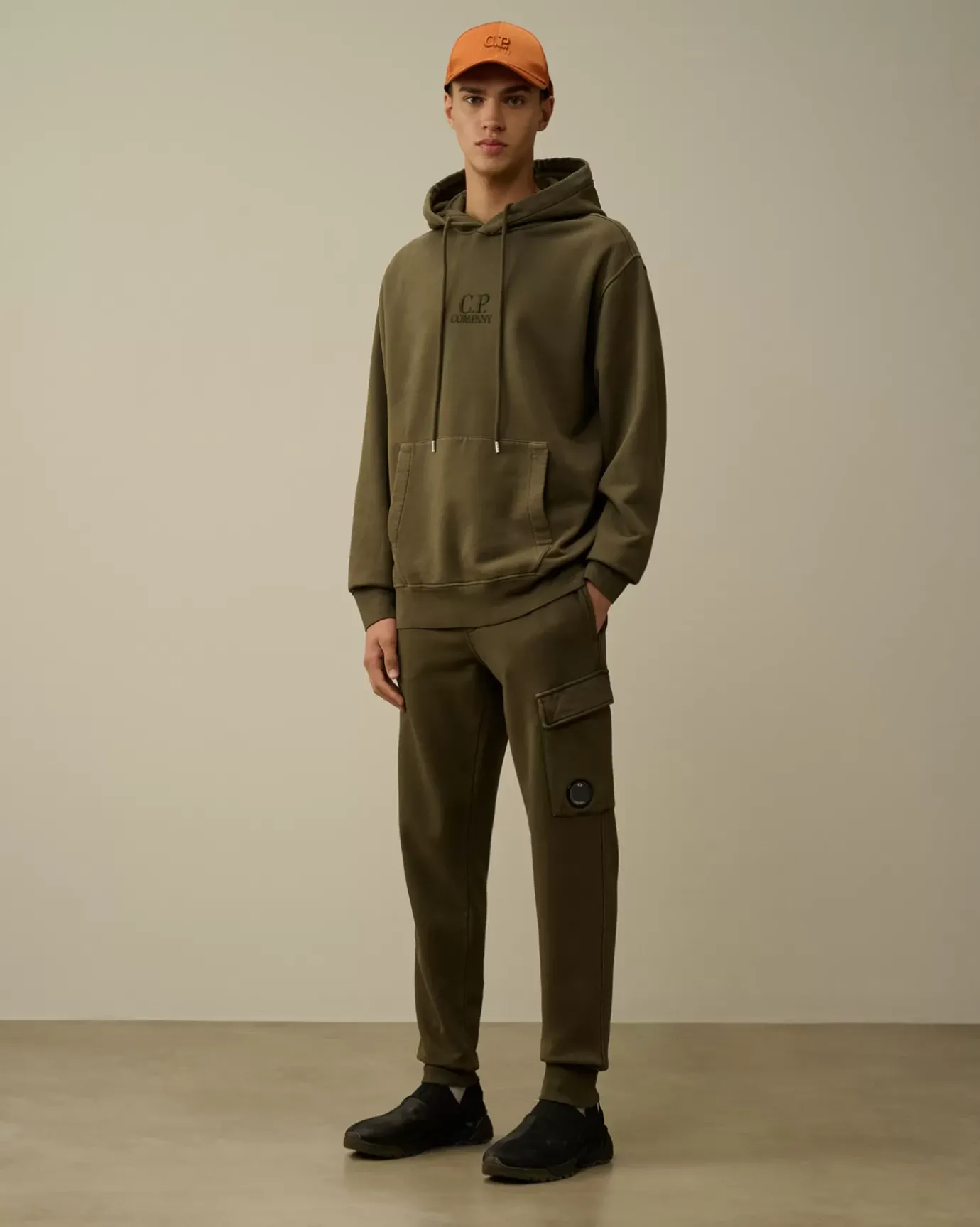 Tracksuits & Shorts<C.P. Company Brushed and Emerized Diagonal Fleece Cargo Sweatpants Grape Leaf – Green