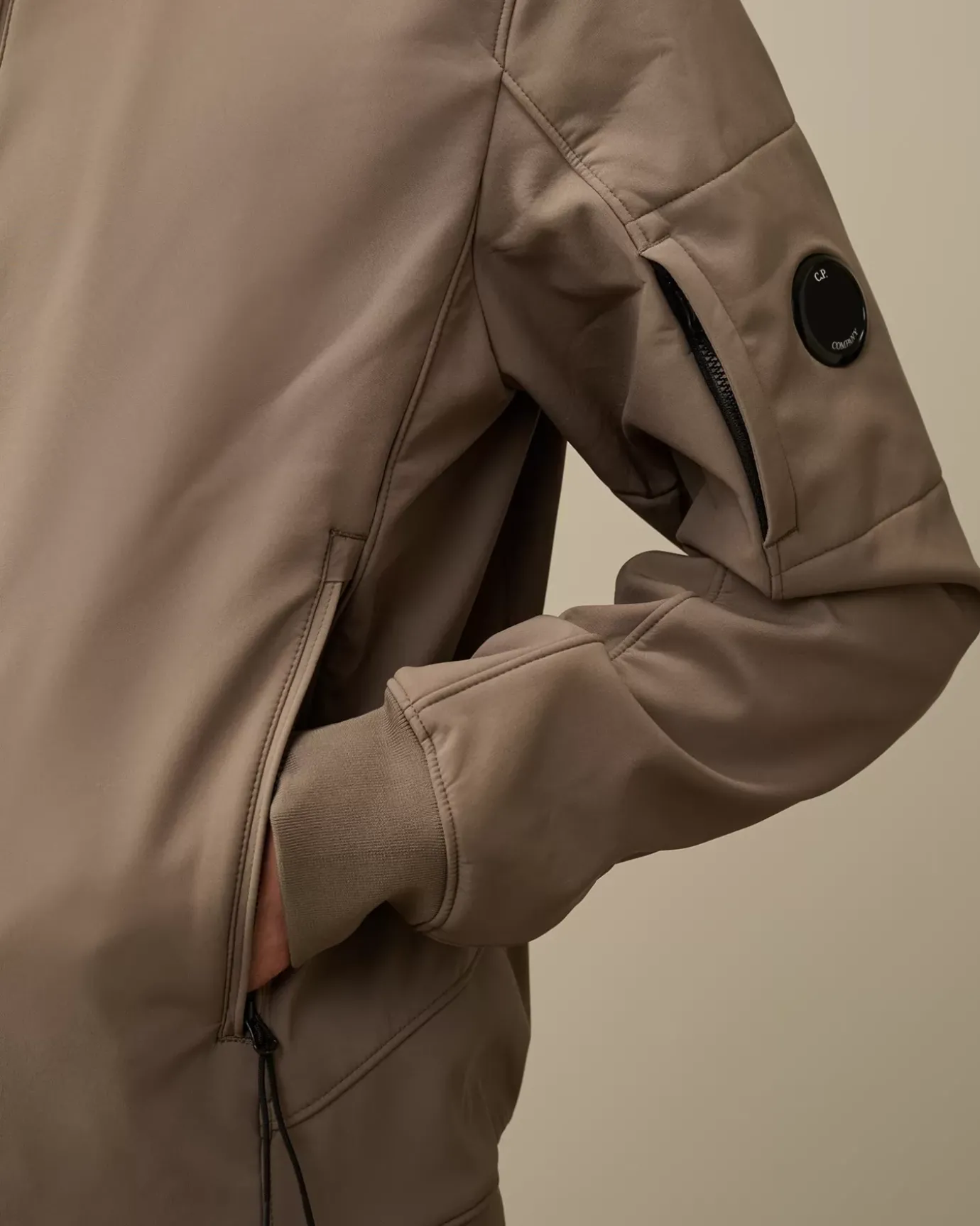 Jacket & Coats<C.P. Company C.P. Shell-R Hooded Jacket Walnut – Beige