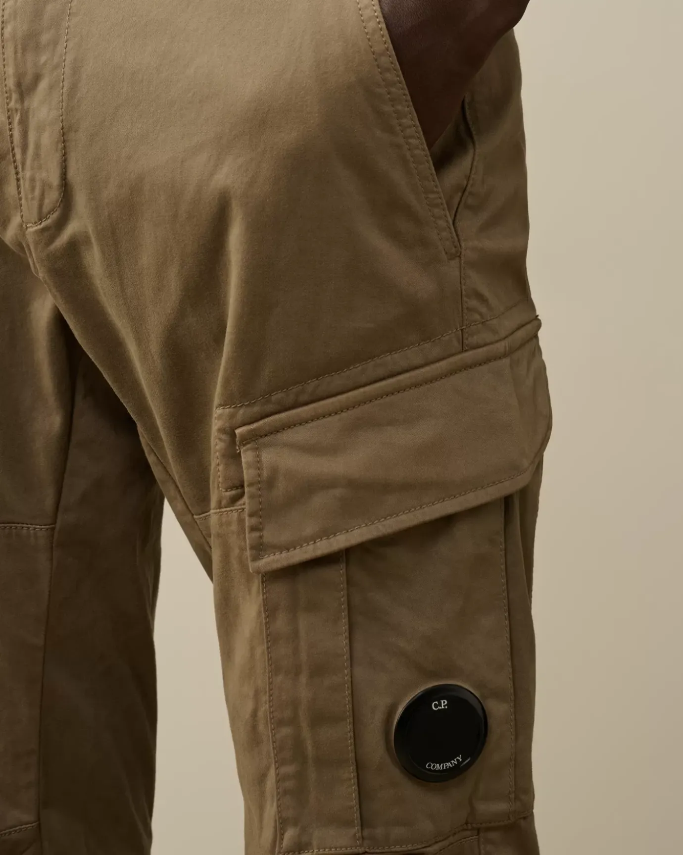 Trousers<C.P. Company Stretch Sateen Ergonomic Lens Double Cargo Pants Walnut – Beige