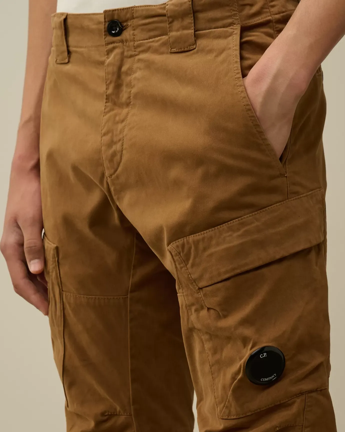 Trousers<C.P. Company Stretch Sateen Ergonomic Lens Cargo Pants Toffee – Beige