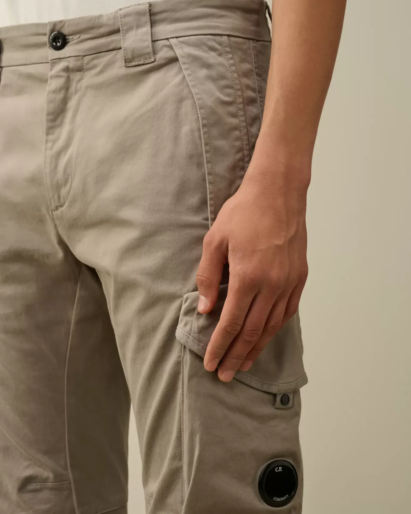 Trousers<C.P. Company Stretch Sateen Ergonomic Lens Cargo Pants Vintage Khaki – Beige