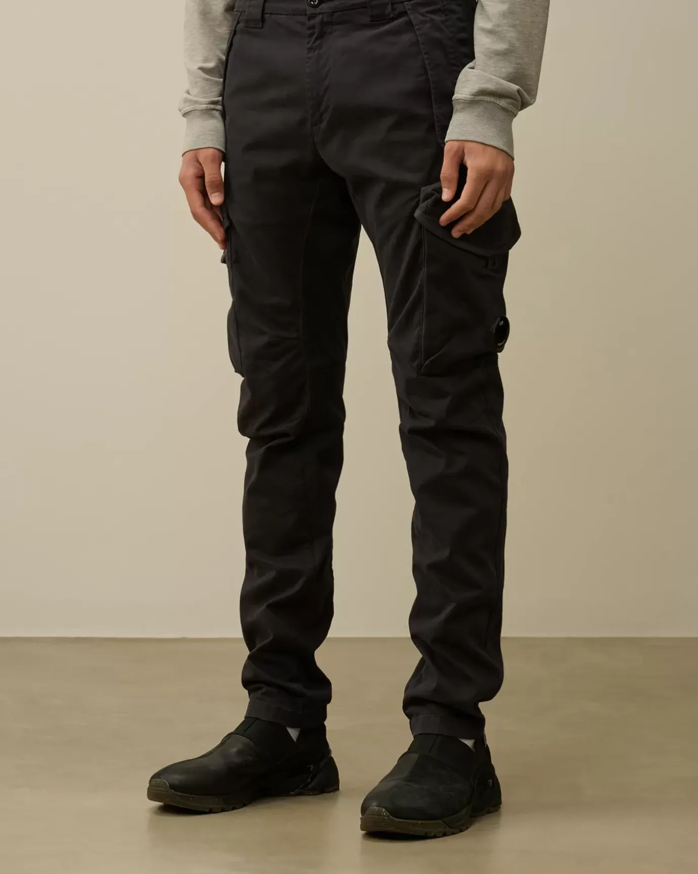 Trousers<C.P. Company Stretch Sateen Ergonomic Lens Cargo Pants Black Sand
