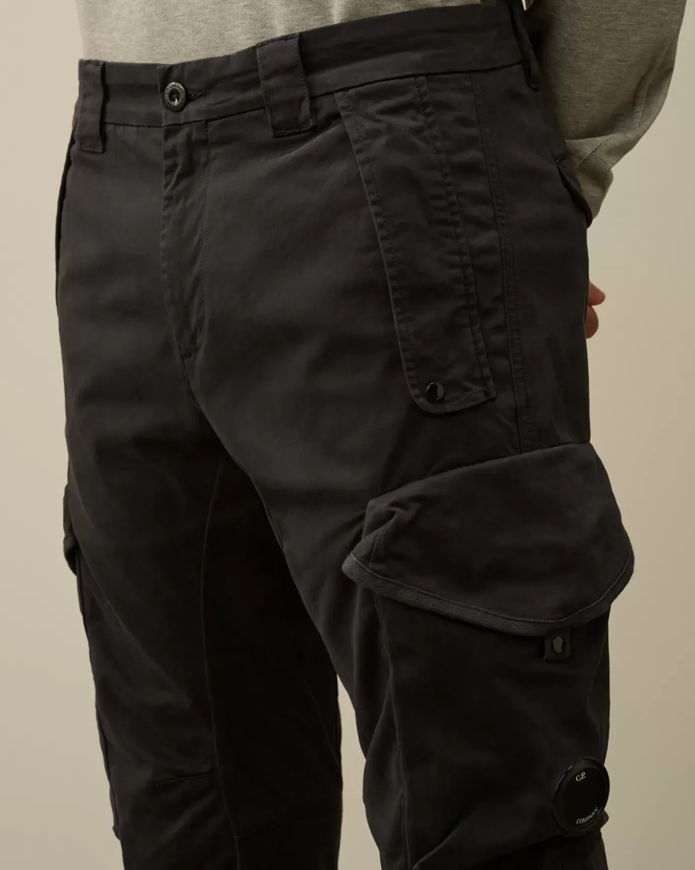 Trousers<C.P. Company Stretch Sateen Ergonomic Lens Cargo Pants Black Sand