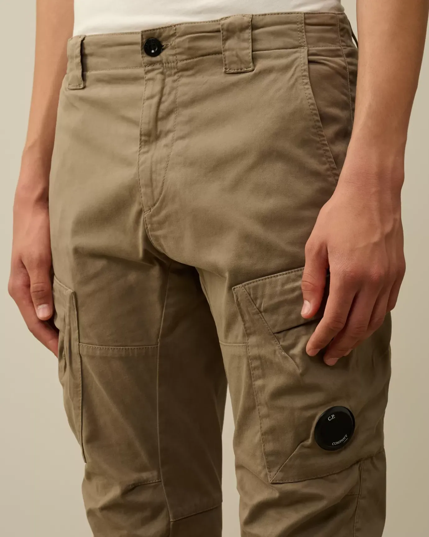 Trousers<C.P. Company Stretch Sateen Ergonomic Lens Cargo Pants Walnut – Beige