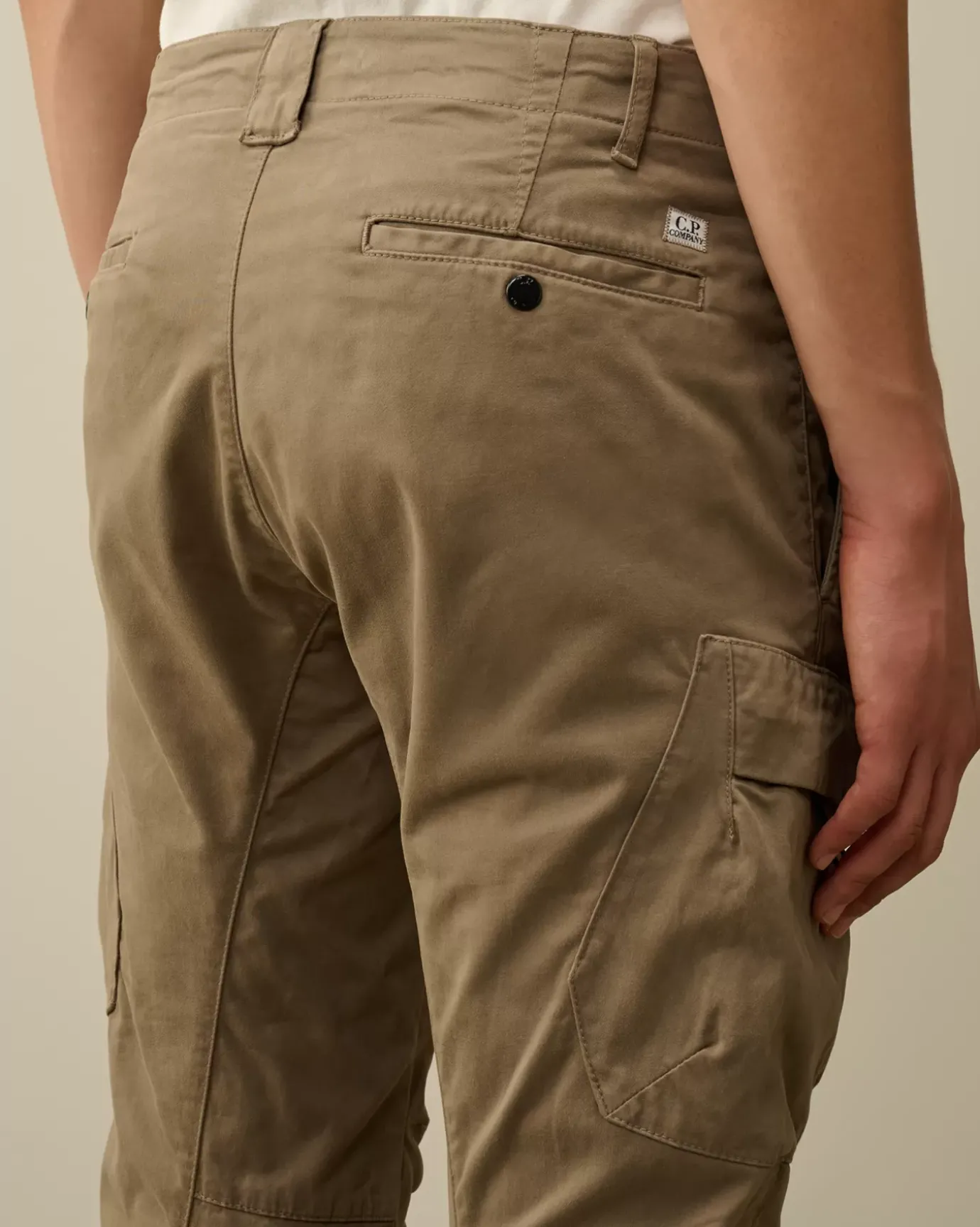 Trousers<C.P. Company Stretch Sateen Ergonomic Lens Cargo Pants Walnut – Beige